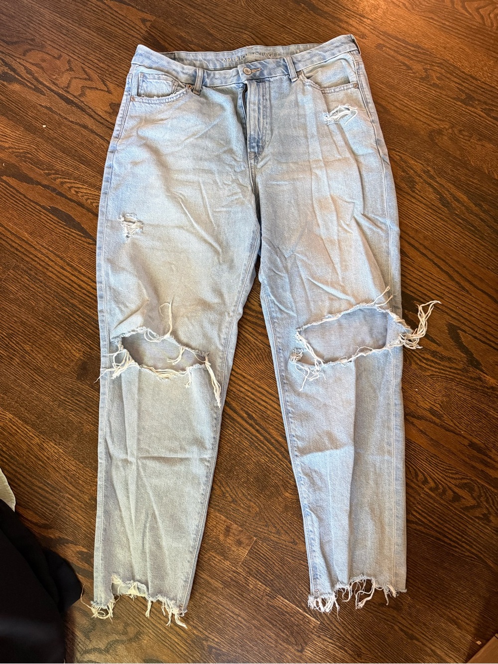 American Eagle Outfitters Light Blue Distressed Boyfriend Jeans